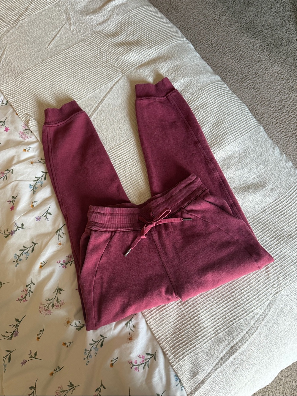 Lululemon Scuba High-Rise Jogger - Picture 2 of 4